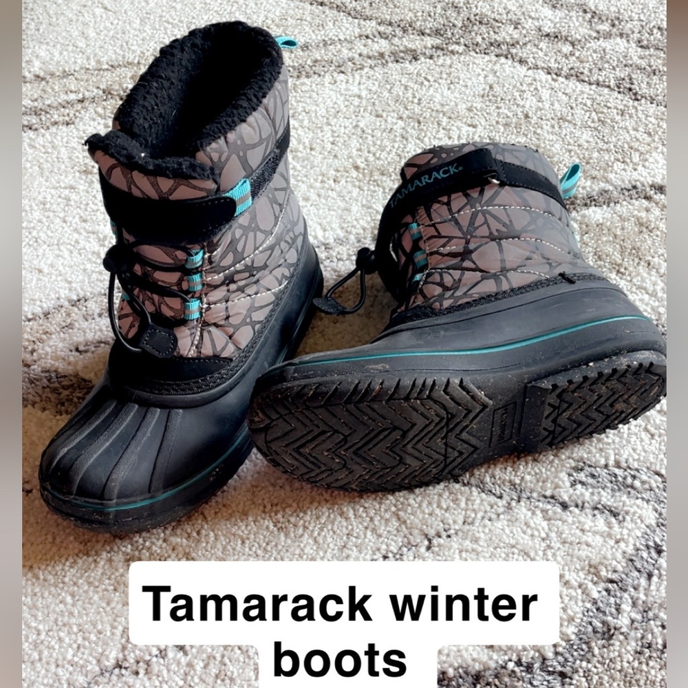 Tamarack Winter Boots with Black and Gray Design
